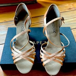 Capezio brand size 6 wide dance shoes
